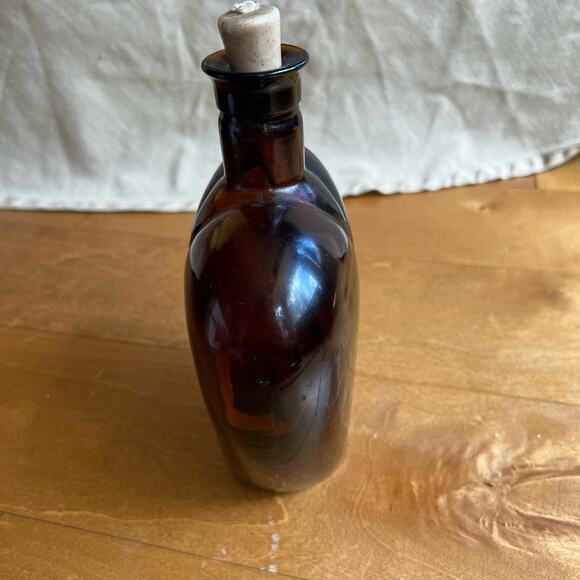 Paul Masson dark amber heart shaped bottle 8" w/ cork and wick oil lamp - Picture 2 of 10